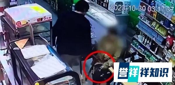 太嚣张!一名外籍男子向女孩泼剩饭,网友:必须严惩