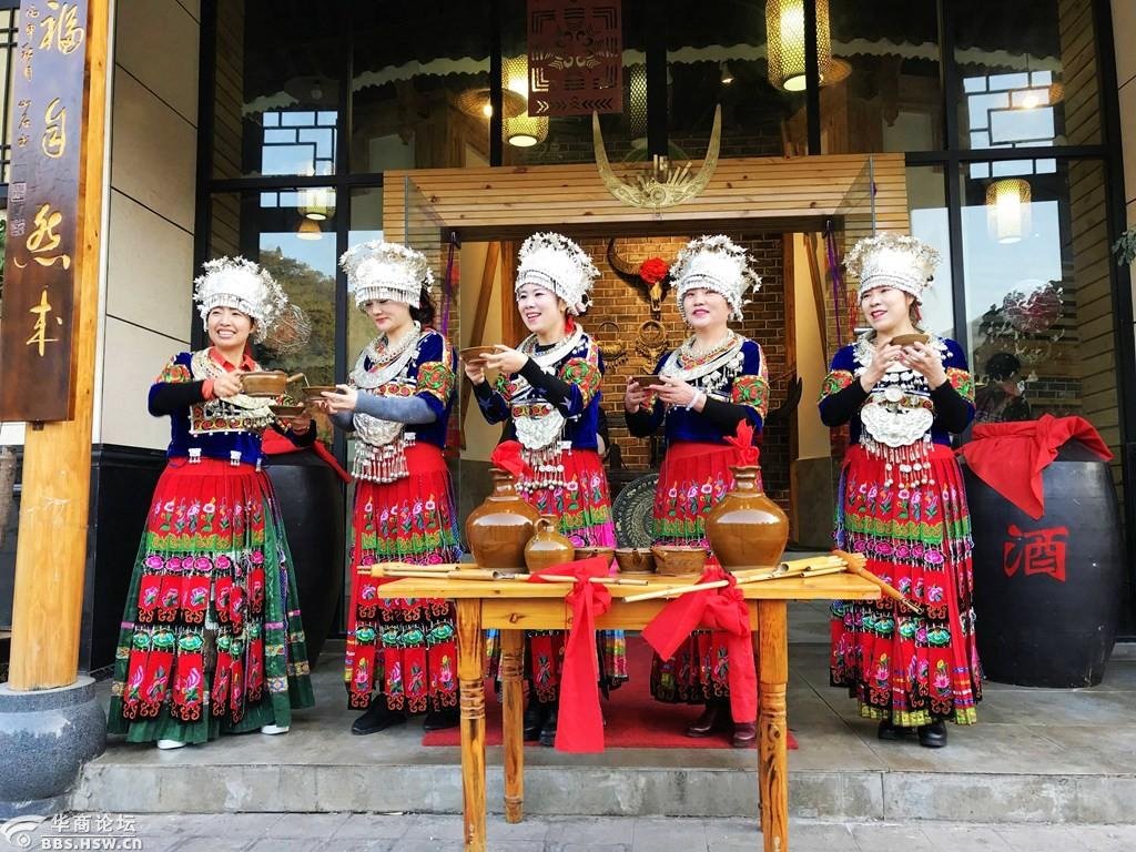 孟晚舟游张家界喝“拦门酒”，拦门酒是个什么样的风俗？