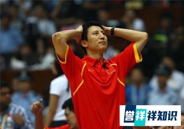 还记得中国男篮的耻辱“偷笑门”事件吗？朱芳雨等人挤兑郭士强？