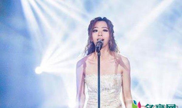 张靓颖和冯轲为什么离婚 他们之间有利益关系一时离不开等时机成熟自然就分了