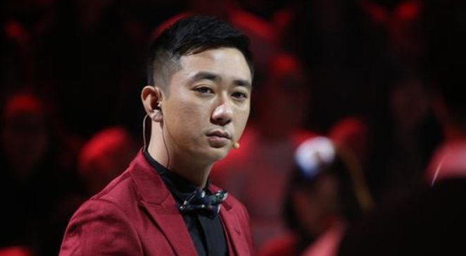 王自健 张伯鑫之间怎么了? 究竟孰是孰非?