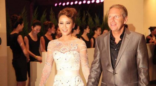 两年前李玟和富豪老公被传婚变,如今二人真实婚姻现状况曝光,怎么回事?