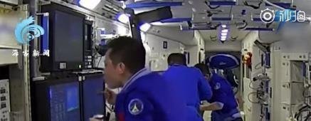 汤洪波太空吃播能有多少种姿势 这是咋情况？