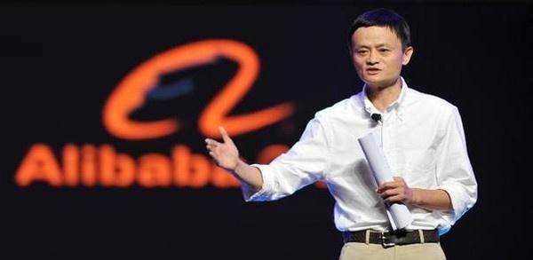初中学历杨超越凭什么成功，高情商回应学历歧视