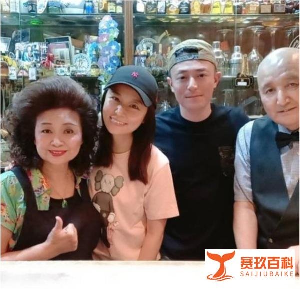 霍建华夫妇约会被偶遇！林心如素颜出镜变化大，脸蛋发福肤色黝黑
