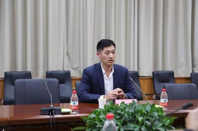 中国旗手高红甫:11年升旗6200次0失误,退休后过得怎么样?
