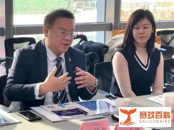 四月传媒董事长饶谨与台湾青商总会代表举行座谈交流