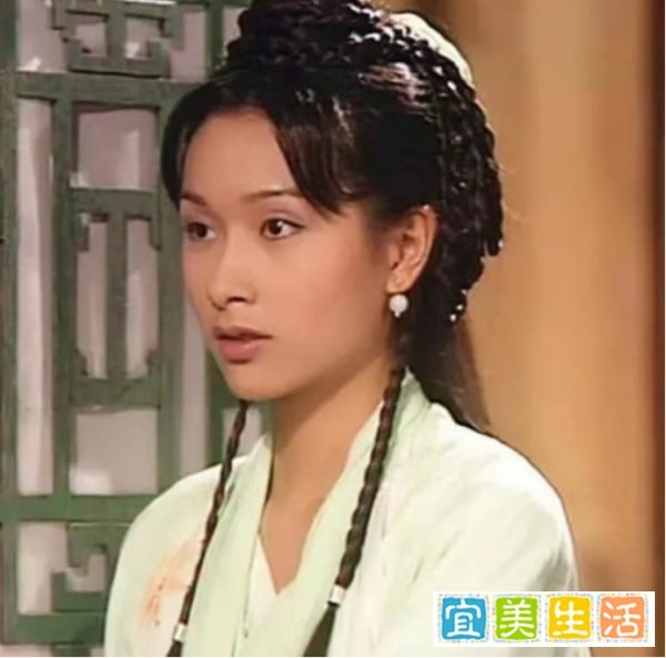 2002年，杨恭如遭一少妇掌掴，从此玉女形象不再、事业跌入谷底