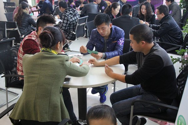 吃饭不许掼蛋!发布通知指引餐企恢复营业的镇江说的“掼蛋”是何意?