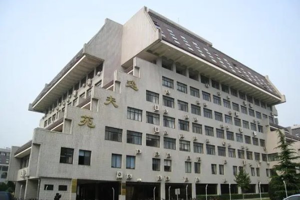为什么很多大学都有逸夫楼？