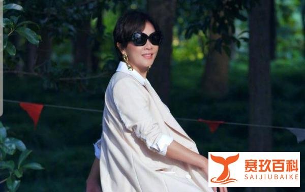刘嘉玲曝梁朝伟近照，影帝学新技能获爱妻鼓励， 被夸表情羞涩？