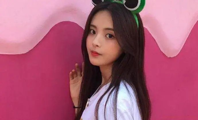 杨超越回应抽烟谣言,如何评价她的演技?