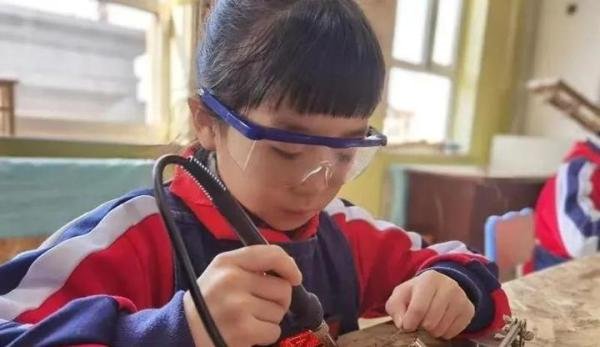“双减”政策后,新东方、学而思市值蒸发1000亿