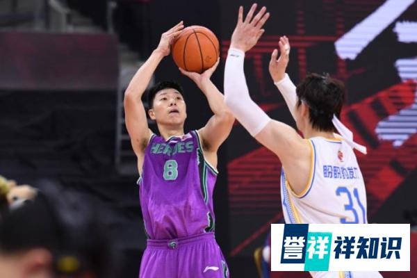大王被CBA罚款1万元,因其故意损坏设备,固外加通报批评!