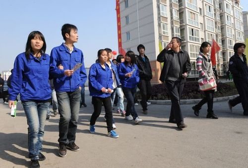 郑州富士康现状：薪资翻倍，留“老人”招新人，这算不算无奈之举呢？