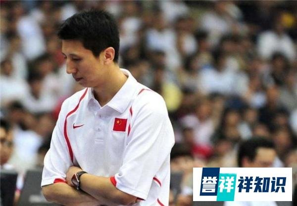 还记得中国男篮的耻辱“偷笑门”事件吗？朱芳雨等人挤兑郭士强？