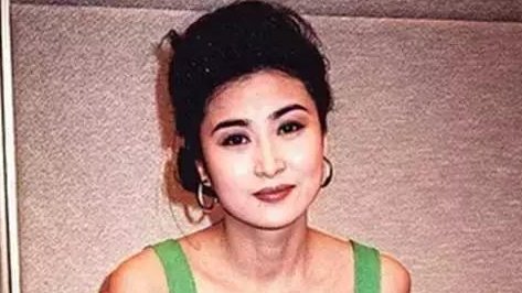 她是最惨女星，虽被王晶力捧，艳压邱淑贞，却被质疑假戏真做，为什么呢？