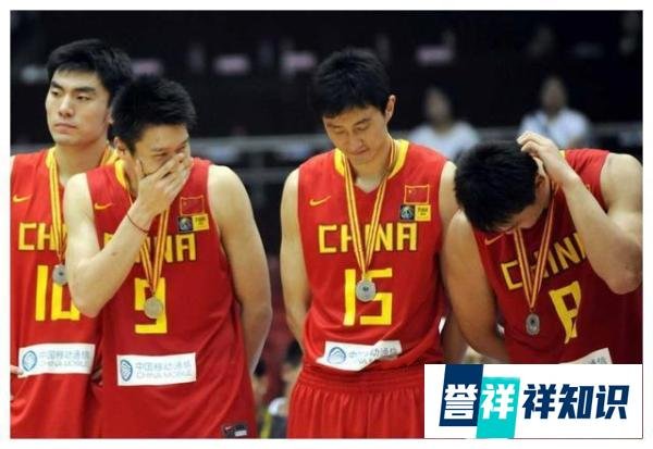 还记得中国男篮的耻辱“偷笑门”事件吗？朱芳雨等人挤兑郭士强？
