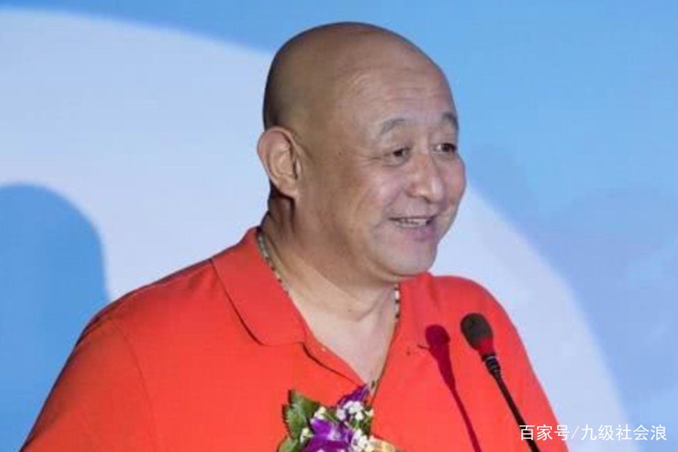 看不起郭德纲，卖假药娶“闺女”被赶出相声界，陈寒柏后悔么？