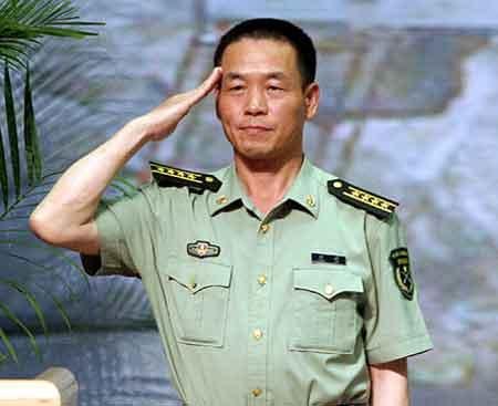 师长和副军长哪个大,为什么亮剑里,抢田雨的时候,李云龙一个师长能对副军长那么硬气