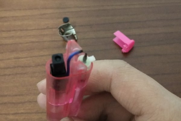 如何组装一个打火机?