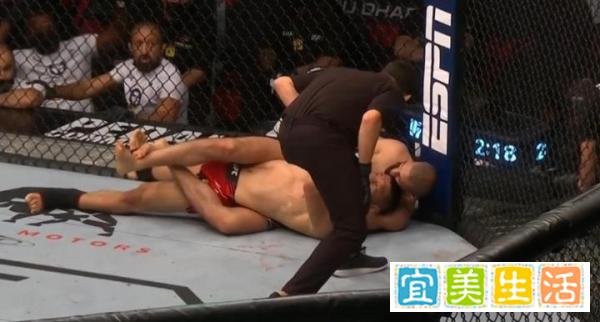 UFC战报：李景亮开场被绞，首回合即遭奇马耶夫降服