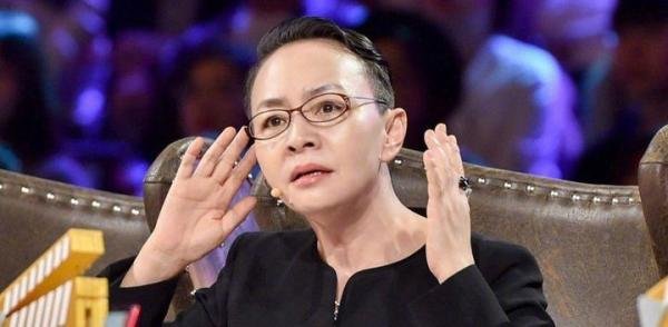 倚老卖老不遵守游戏规则的宋丹丹，现被气到吸氧，终于退出《桃花坞》的录制了