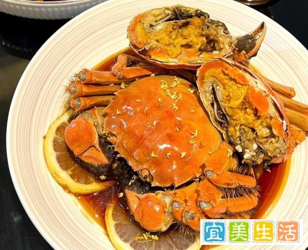 蒸螃蟹,直接上锅是大忌,难怪掉腿流黄,掌握2个小技巧,鲜得很