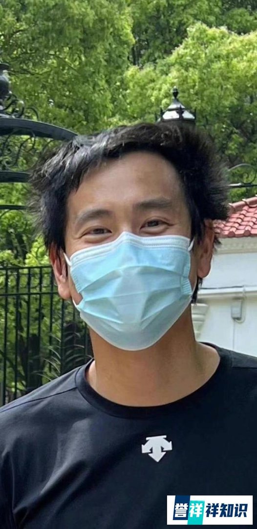 彭于晏离开上海引发热议，疑似连夜买票乘坐飞机，机场照片被曝光
