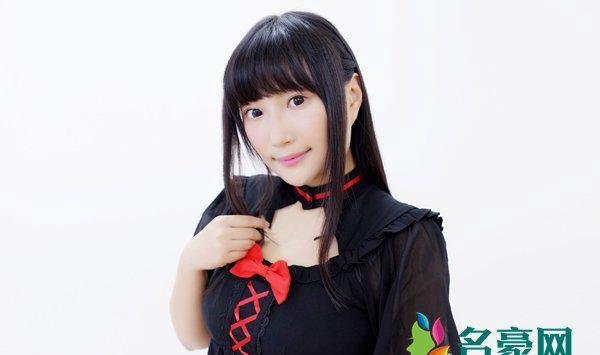 洛天依本人照片曝光 中日混血引擎用的是日本的,造型创造与开发商是中国上海的
