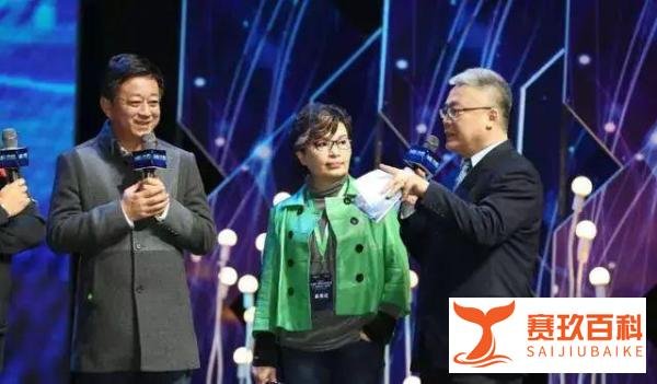 前央视主播李瑞英，隐瞒了30多年青梅竹马的老公，竟是熟悉的他！