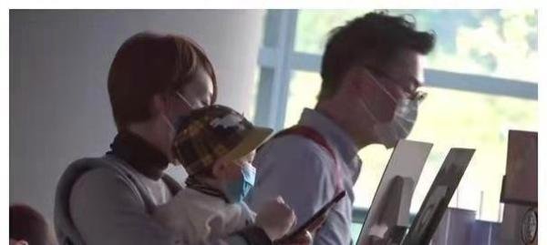 陈冠希前女友陈文媛转行做金融女，如今43岁已结婚生子过普通生活