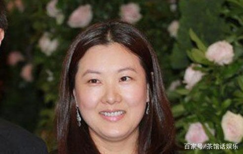 梁锦松出轨后伏明霞果断离婚，为什么说她没有人们想象中的那么天真？