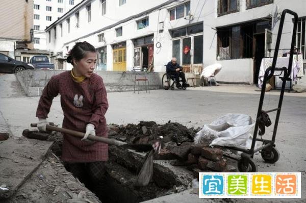 黑龙江良师孝女朱晓晖，13年如一日照顾瘫痪父亲