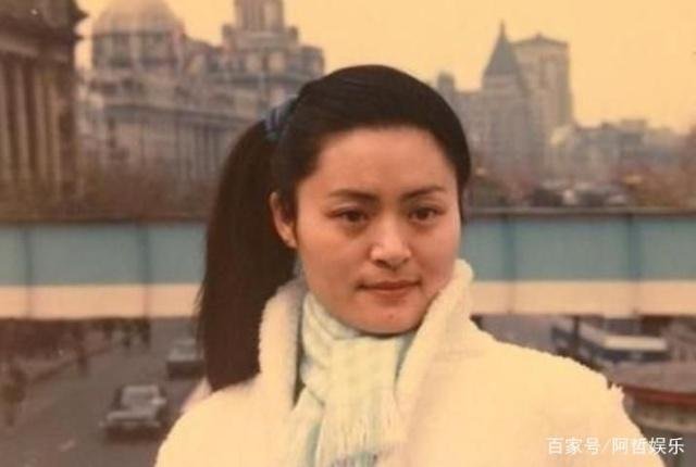 曾比毛阿敏还红,上节目让周立波痛哭,为爱断送前途,金伟玲如今怎样了?