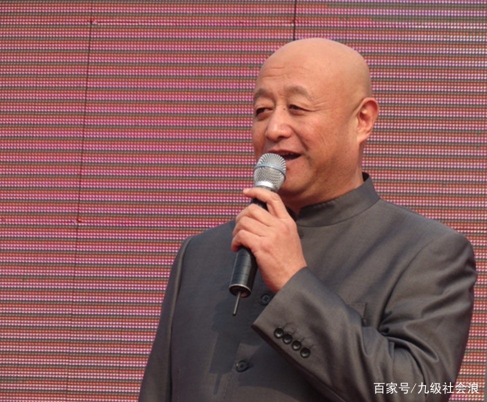 看不起郭德纲，卖假药娶“闺女”被赶出相声界，陈寒柏后悔么？