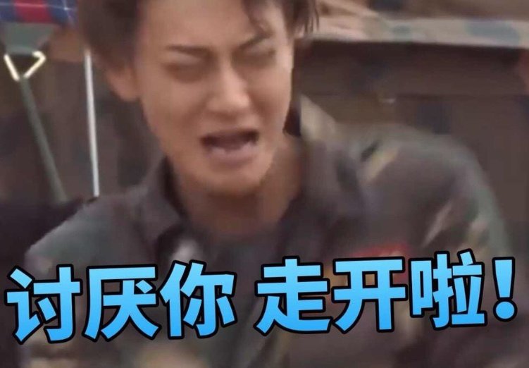 黄晓明晒与家人合照,自曝在家陪妈妈过年,他们一家人的关系如何?