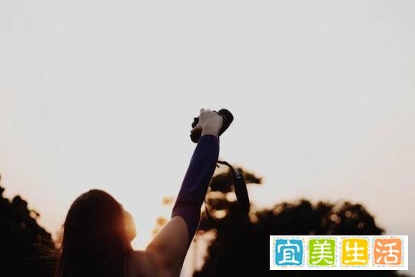 停更1200天，李子柒回归，一出手就是王炸，她和资本互撕赢了吗？