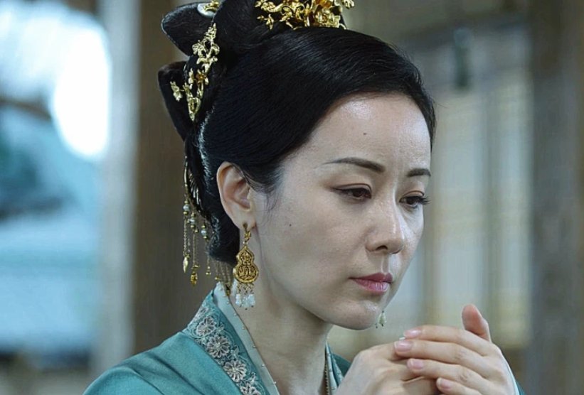 《雪中悍刀行》中，轩辕敬城死后，他妻子为何会为了轩辕敬城自尽呢？