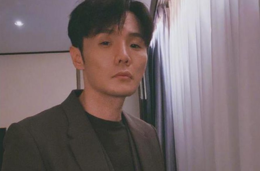 王小利祝李荣浩永葆青春,这是承认自己离开剧组了吗?