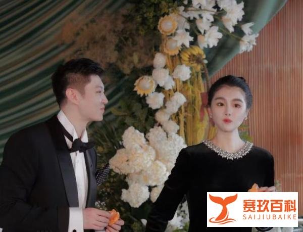 赵本山女儿晒答谢宴现场，男方穿西装太秀气，被指像两个女生结婚