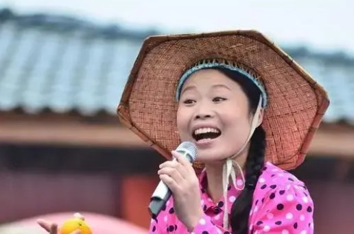 “草帽姐”家里发生了什么事?