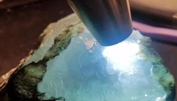 高冰种翡翠原石图片及价格？
