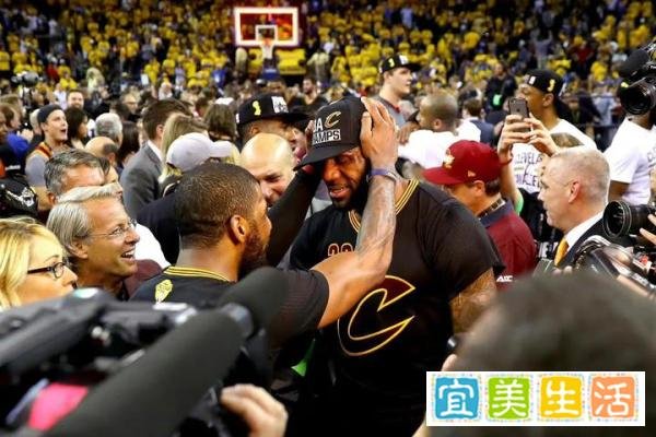 美媒列出了勒布朗詹姆斯职业生涯搭档过的三名最好的控球后卫