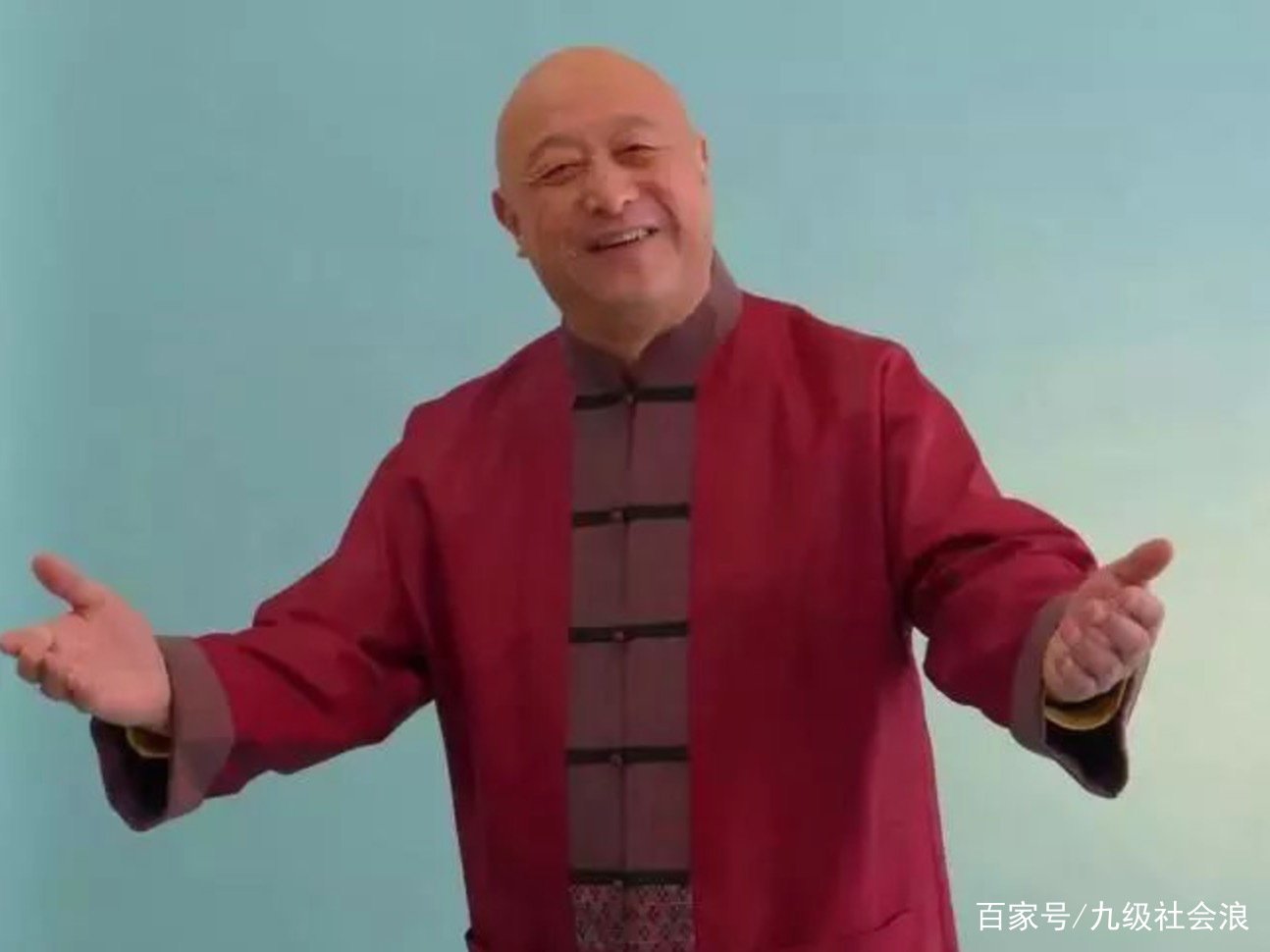 看不起郭德纲，卖假药娶“闺女”被赶出相声界，陈寒柏后悔么？