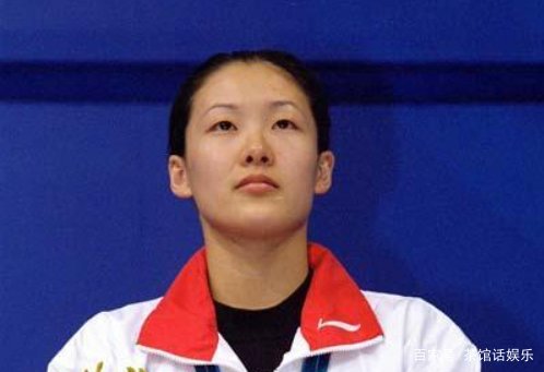 梁锦松出轨后伏明霞果断离婚，为什么说她没有人们想象中的那么天真？