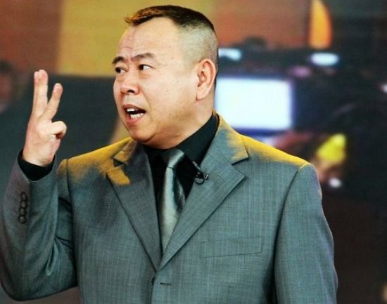 潘长江亲弟弟曝光,身高竟有一米八,还是大家的老熟人!他是谁?