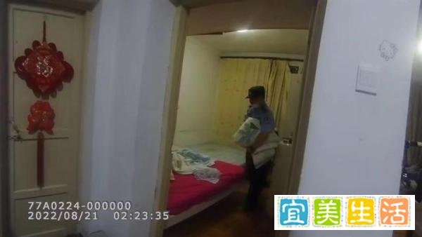 “去派出所睡觉多少钱？”8岁男孩半夜醒来发现父母不见，拨打110如此发问