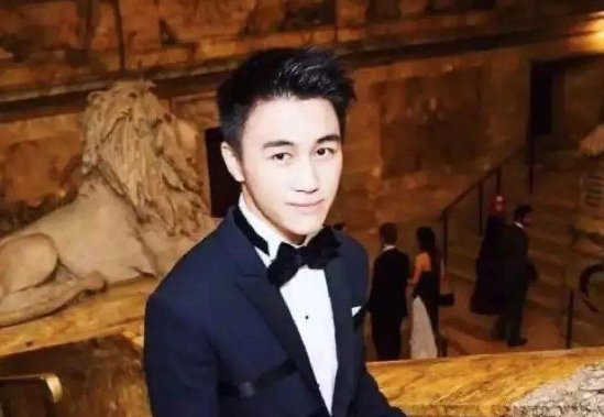 何猷君更改微博认证是怎么回事？