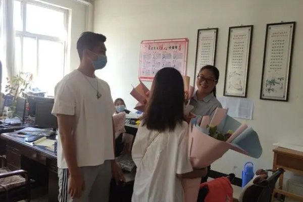如何尊敬老师？